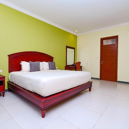 OYO 804 Ndalem Maharani Guest House Yogyakarta Extérieur photo