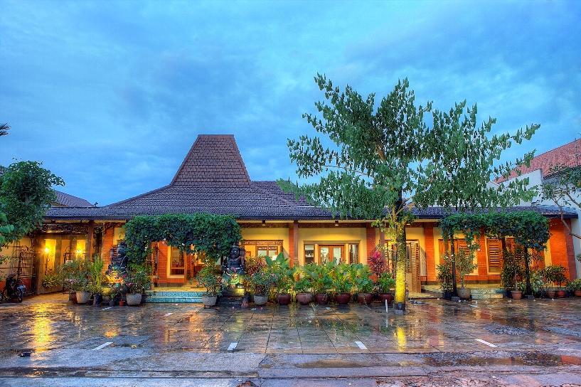 OYO 804 Ndalem Maharani Guest House Yogyakarta Extérieur photo