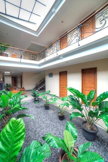 OYO 804 Ndalem Maharani Guest House Yogyakarta Extérieur photo