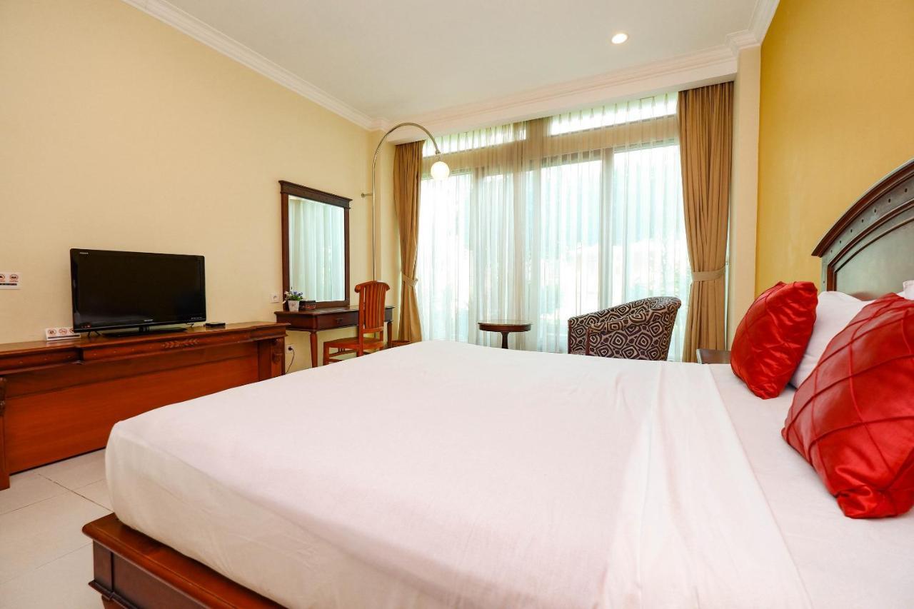 OYO 804 Ndalem Maharani Guest House Yogyakarta Extérieur photo