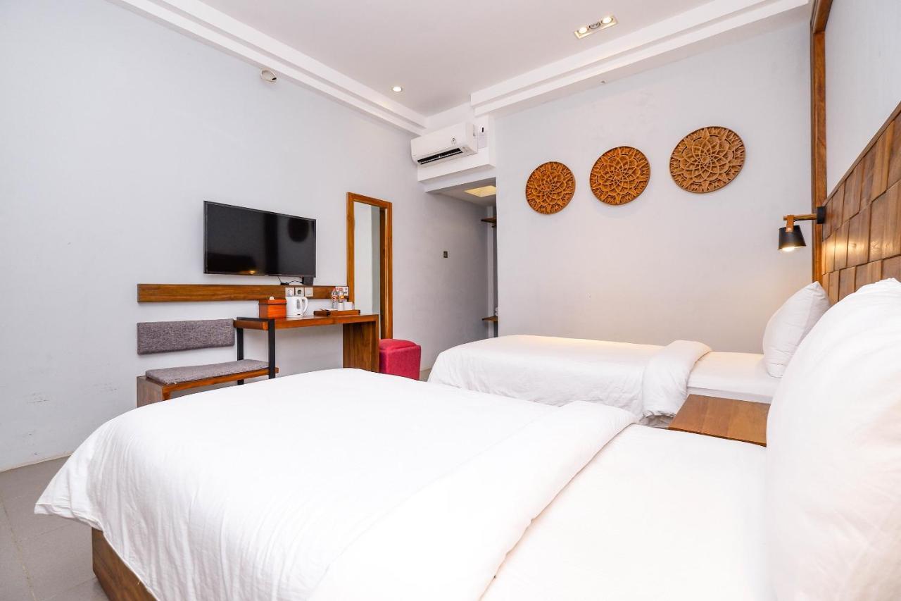 OYO 804 Ndalem Maharani Guest House Yogyakarta Extérieur photo