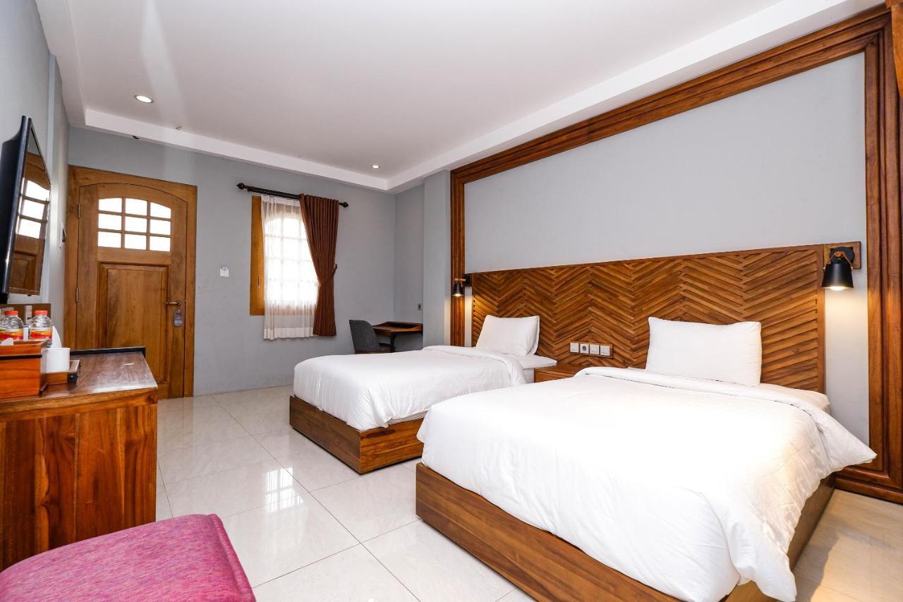 OYO 804 Ndalem Maharani Guest House Yogyakarta Extérieur photo